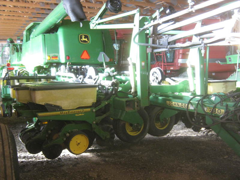 Planting Equipment  John Deere 1780 Planter Photo